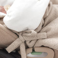 Afbeelding laden in Galerijviewer, Structuur van de stof van voetenzak voor Maxi-Cosi – hoogwaardige afwerking en zachte binnenkant