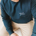 Afbeelding laden in Galerijviewer, Unisex sweater met naam – comfortabel en tijdloos model