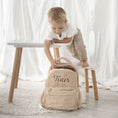 Afbeelding laden in Galerijviewer, Rugzakje Beau met naam geborduurd – zachte teddy kinderrugzak van Little Steps, praktisch en stijlvol