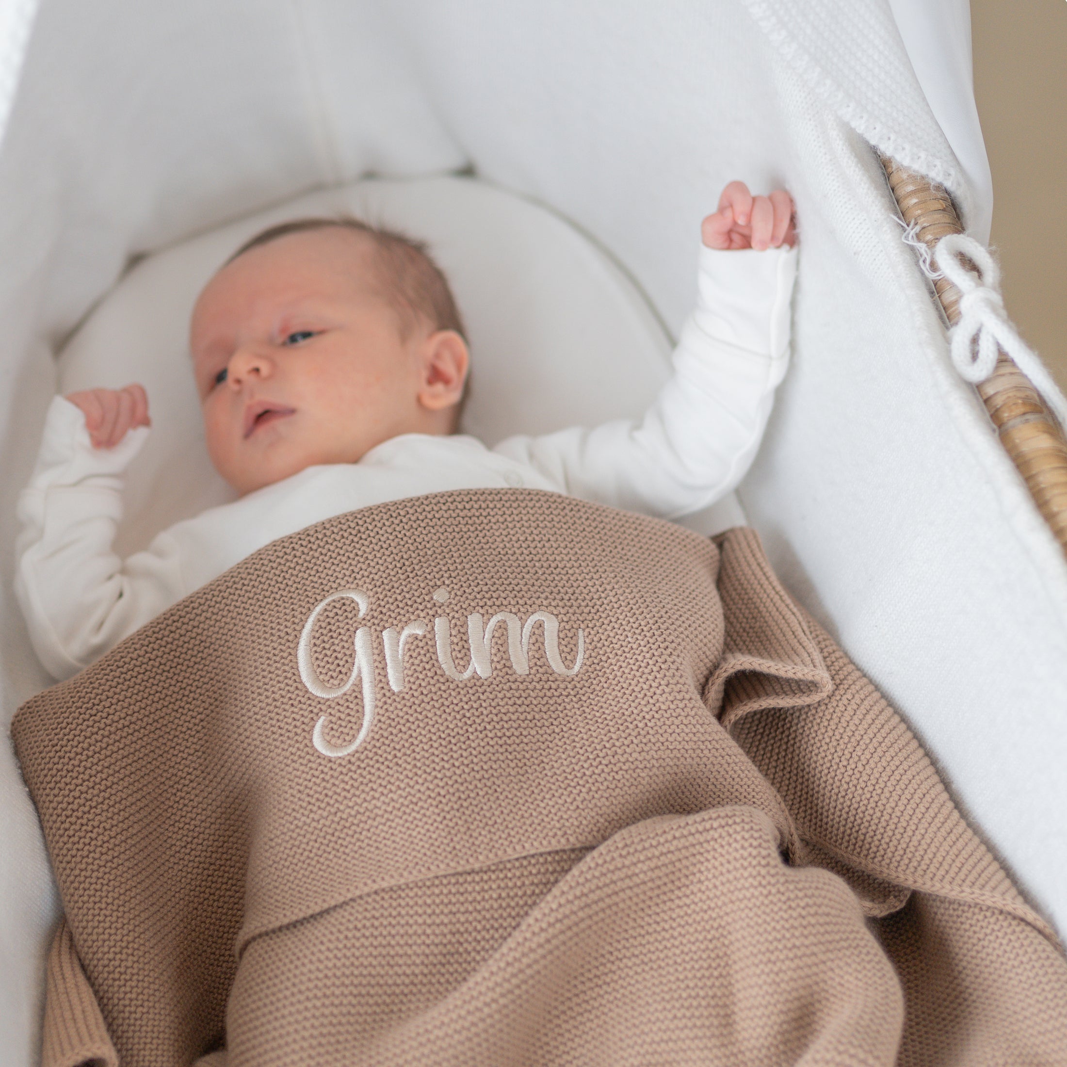 babydeken met naam Deken Emile beige gebreid