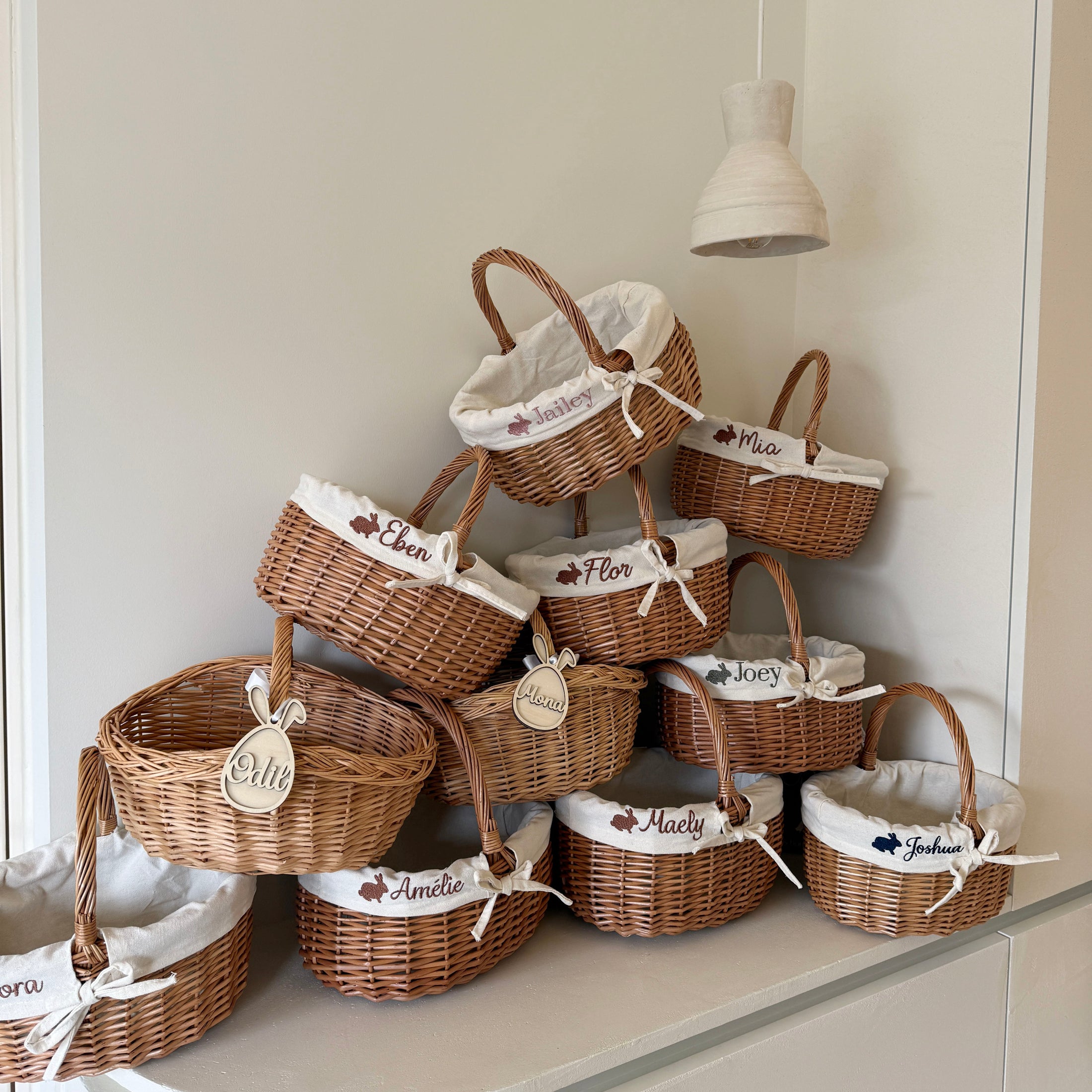 Paasmandje met naam geborduurd - Jules