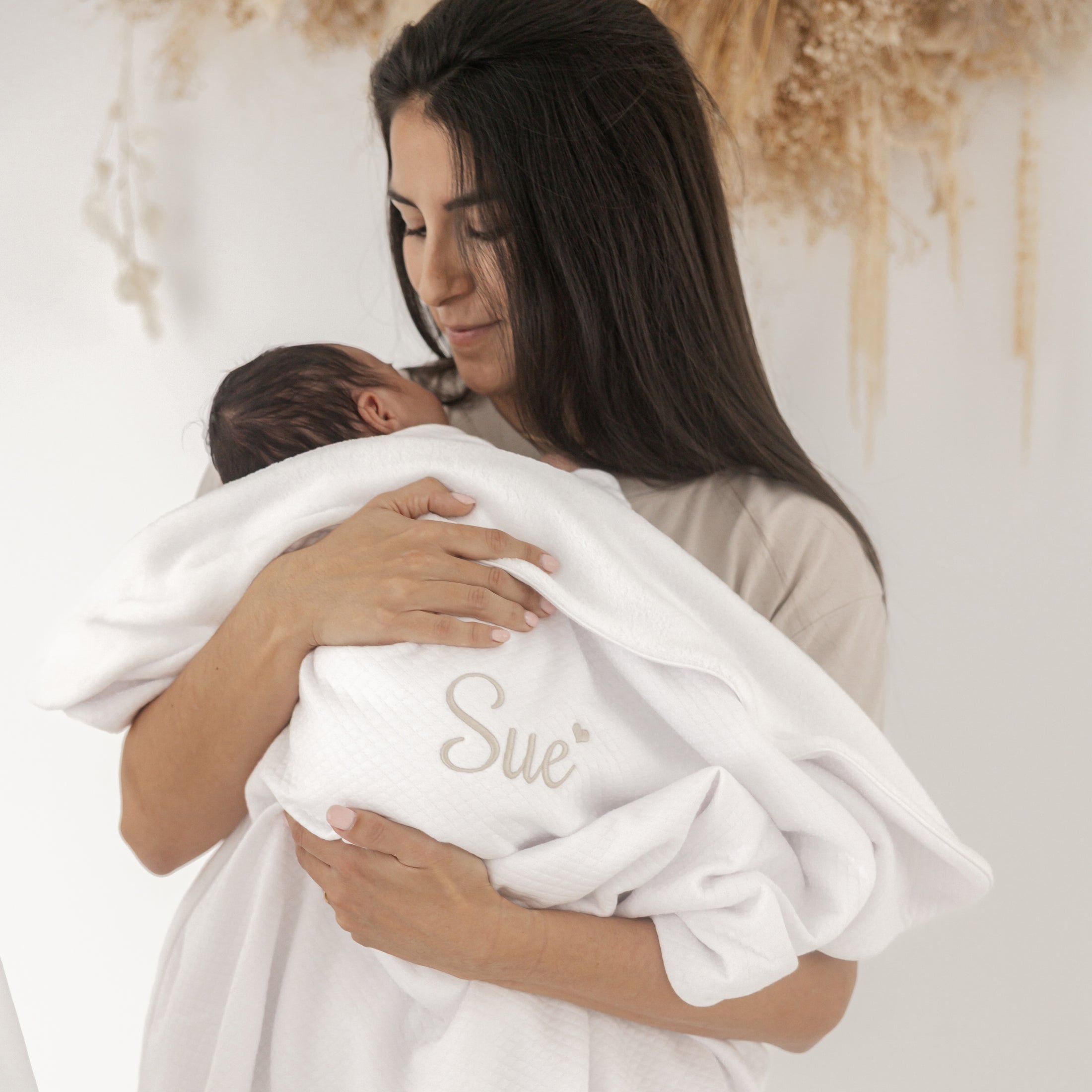 Deken Jules wit – luxe babydeken met structuurstof, fleece onderkant en geborduurde naam, handgemaakt in België