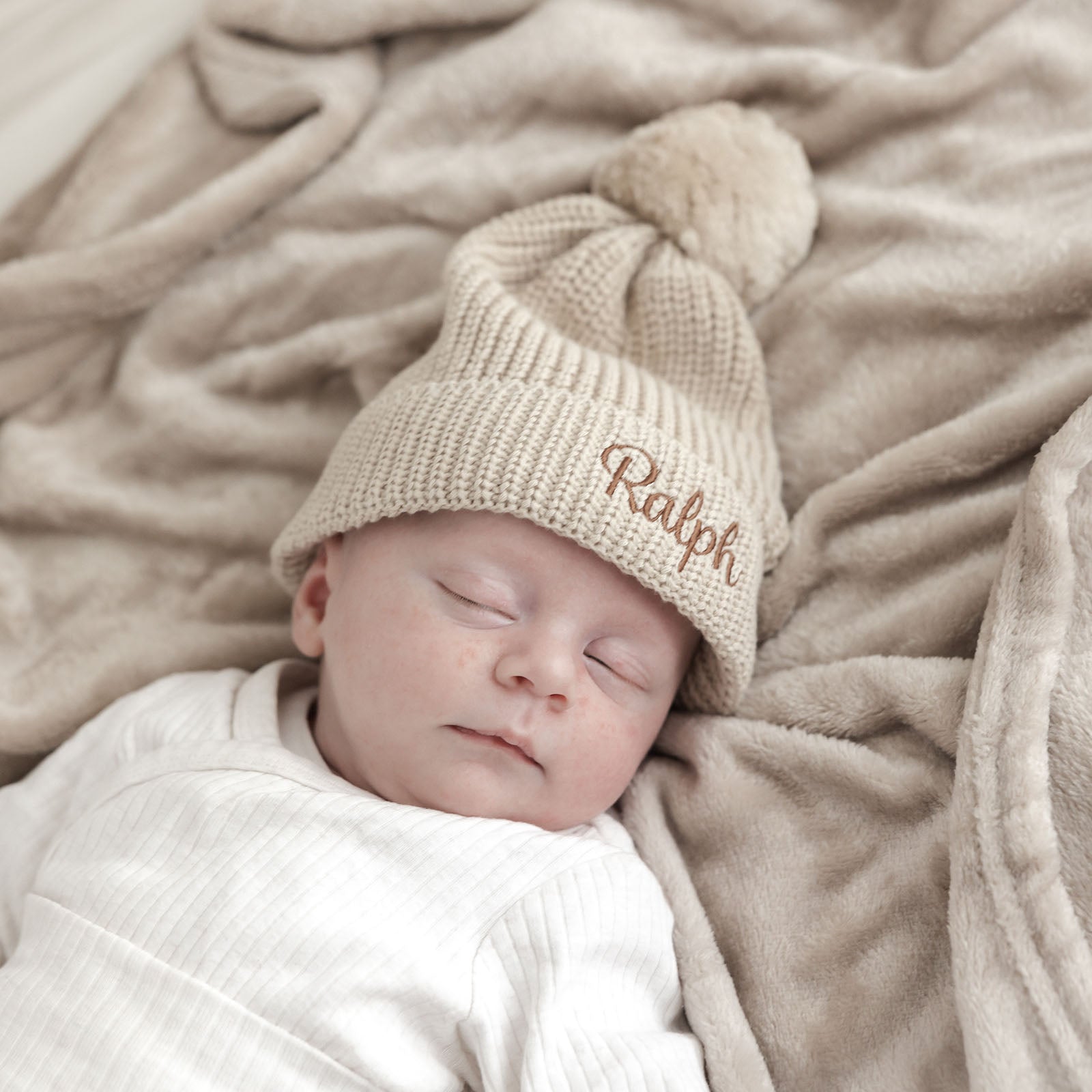 gepersonaliseerde baby muts met naam – Little Steps