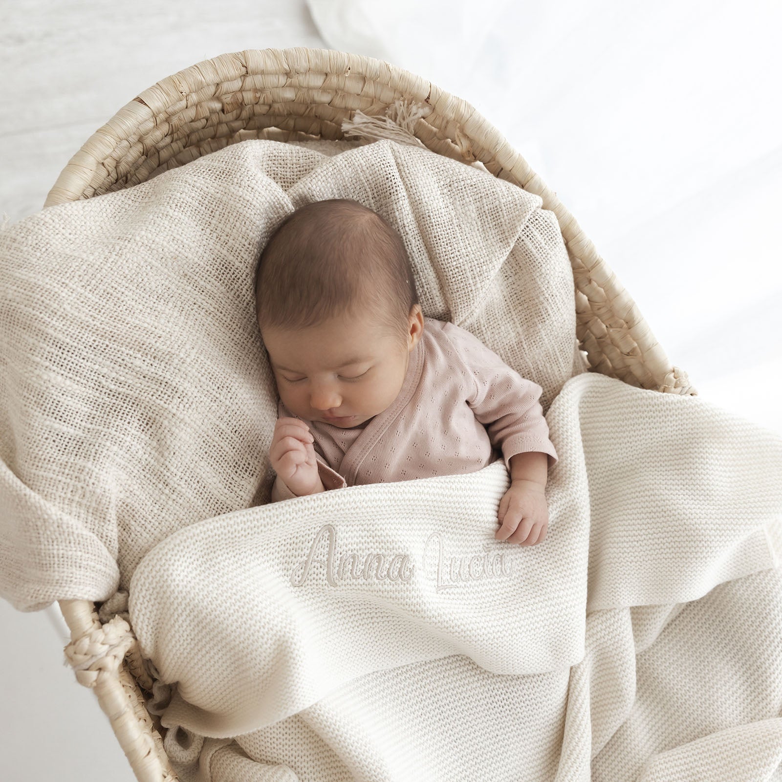 Gebroken wit babydeken met naam – tijdloos gepersonaliseerd kraamcadeau van Little Steps