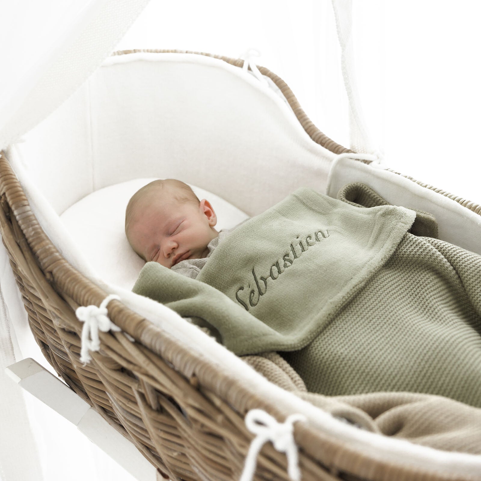 Groen babydeken met fleece en naam – warm gepersonaliseerd babycadeau van Little Steps