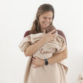 Afbeelding laden in Galerijviewer, Deken Emile met fleece – warm en zacht babydeken met gebreide buitenkant en fleece voering, handgemaakt door Little Steps
