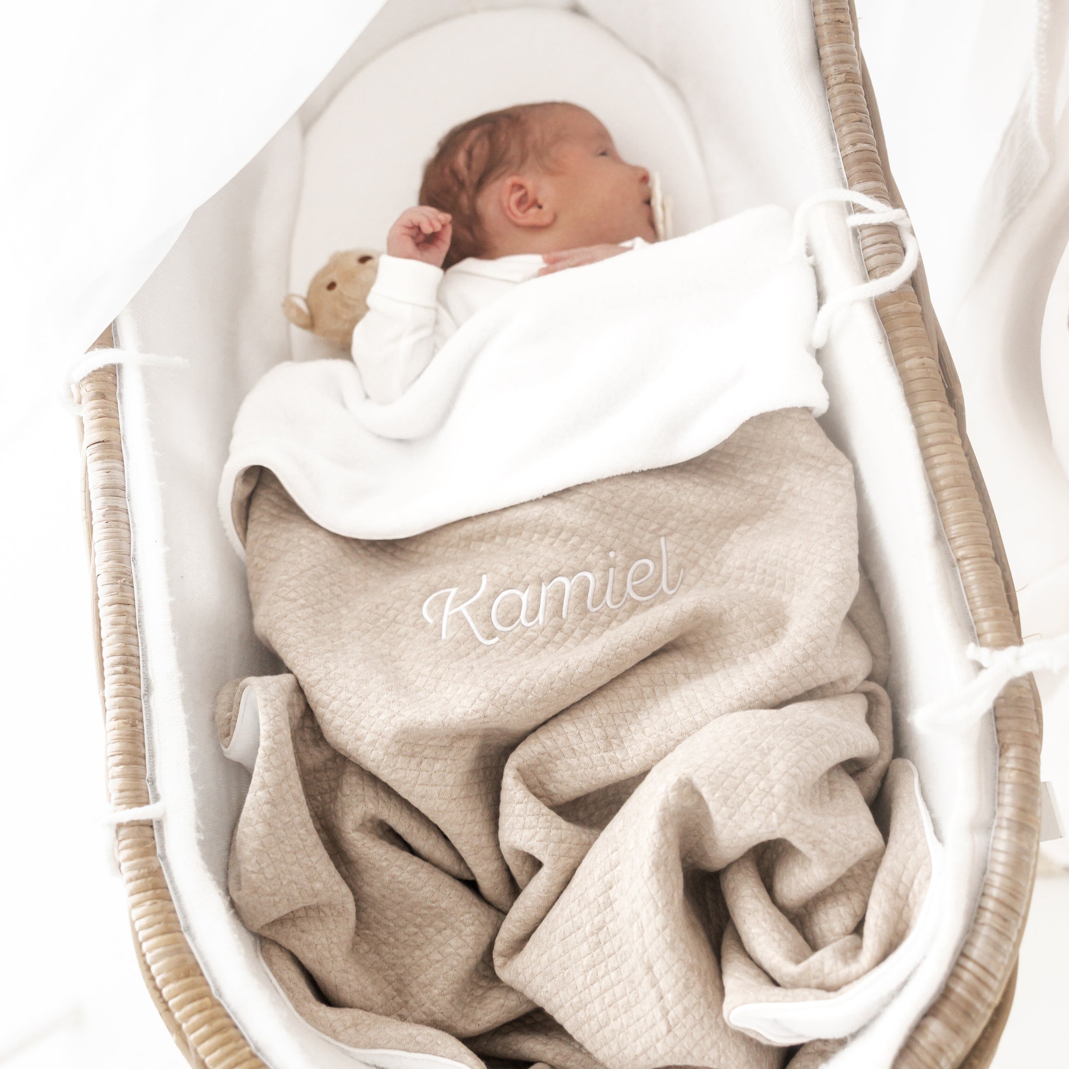 Deken Jules – luxe babydeken met structuurstof en zachte fleece, afgewerkt met fijn biesje, handgemaakt door Little Steps