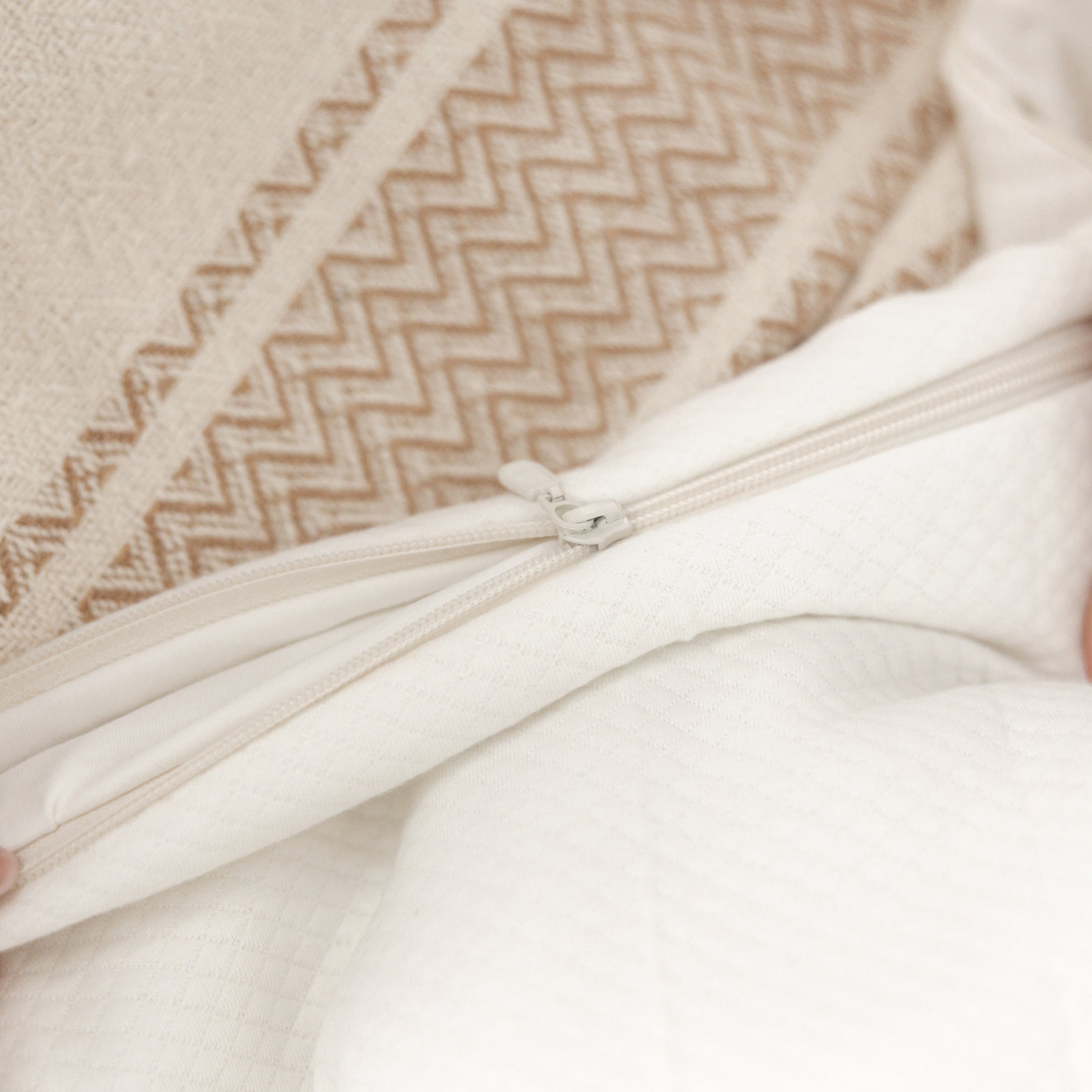 Detail van voetenzak met rits – makkelijk open te ritsen baby voetenzak voor Maxi-Cosi of kinderwagen, handgemaakt in België