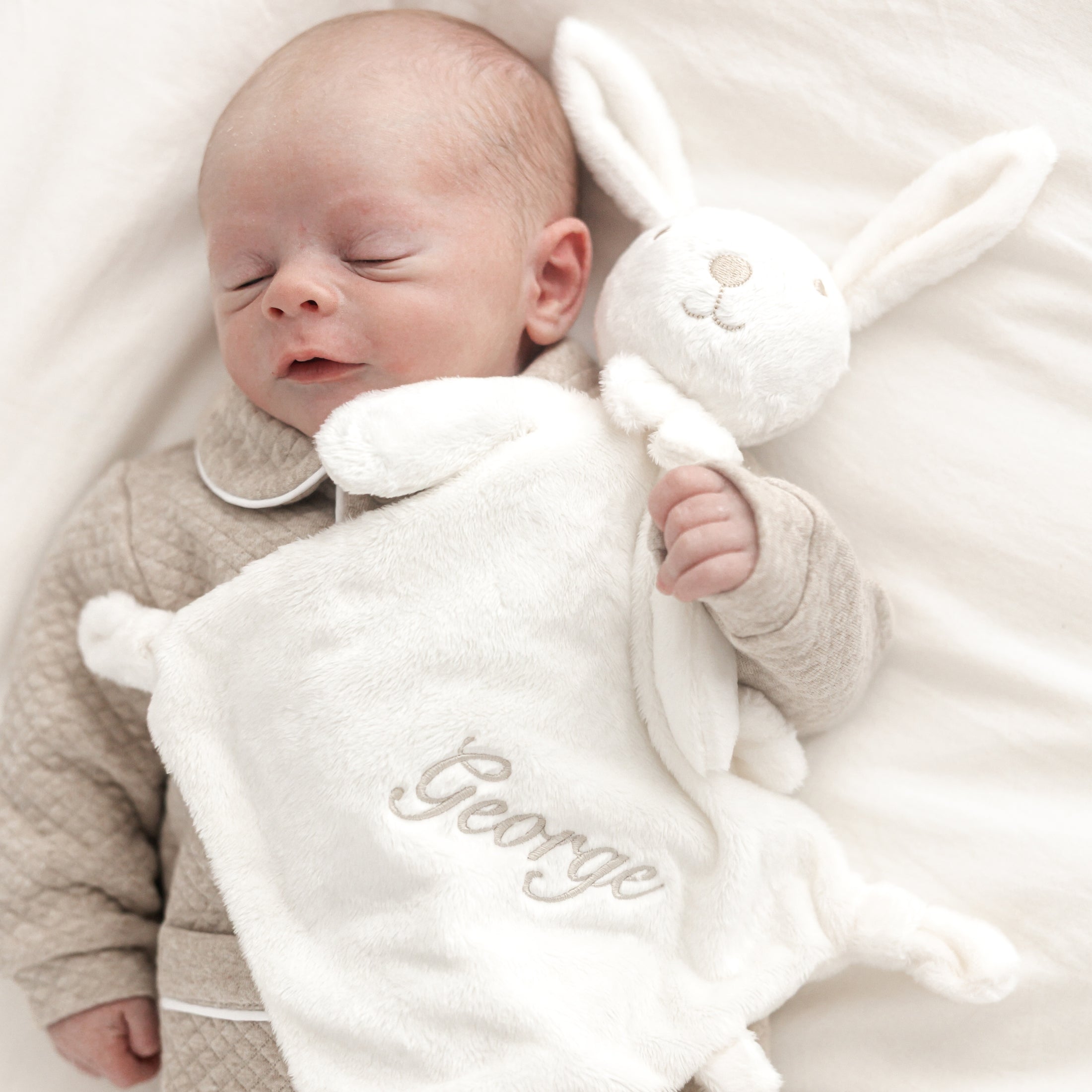doudou met naam knuffeldoekje Pip konijn wit