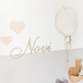 Afbeelding laden in Galerijviewer, Houten muurdecoratie hartjes in babykamer – warme en liefdevolle houten wanddecoratie van Little Steps
