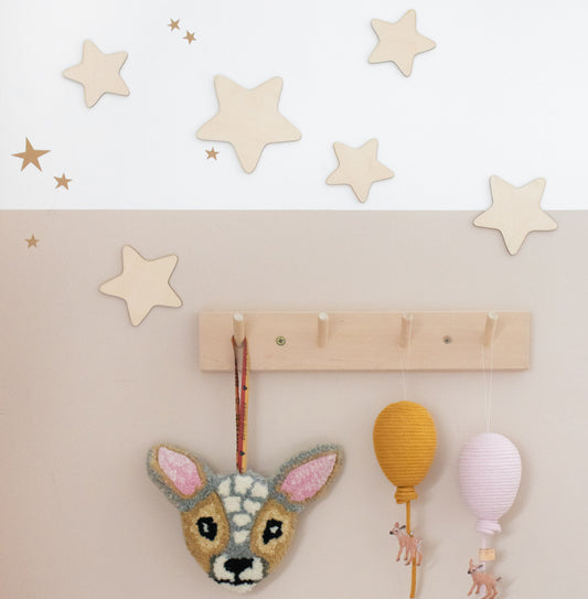 Houten muurdecoratie sterren in babykamer – subtiele en tijdloze wanddecoratie van Little Steps