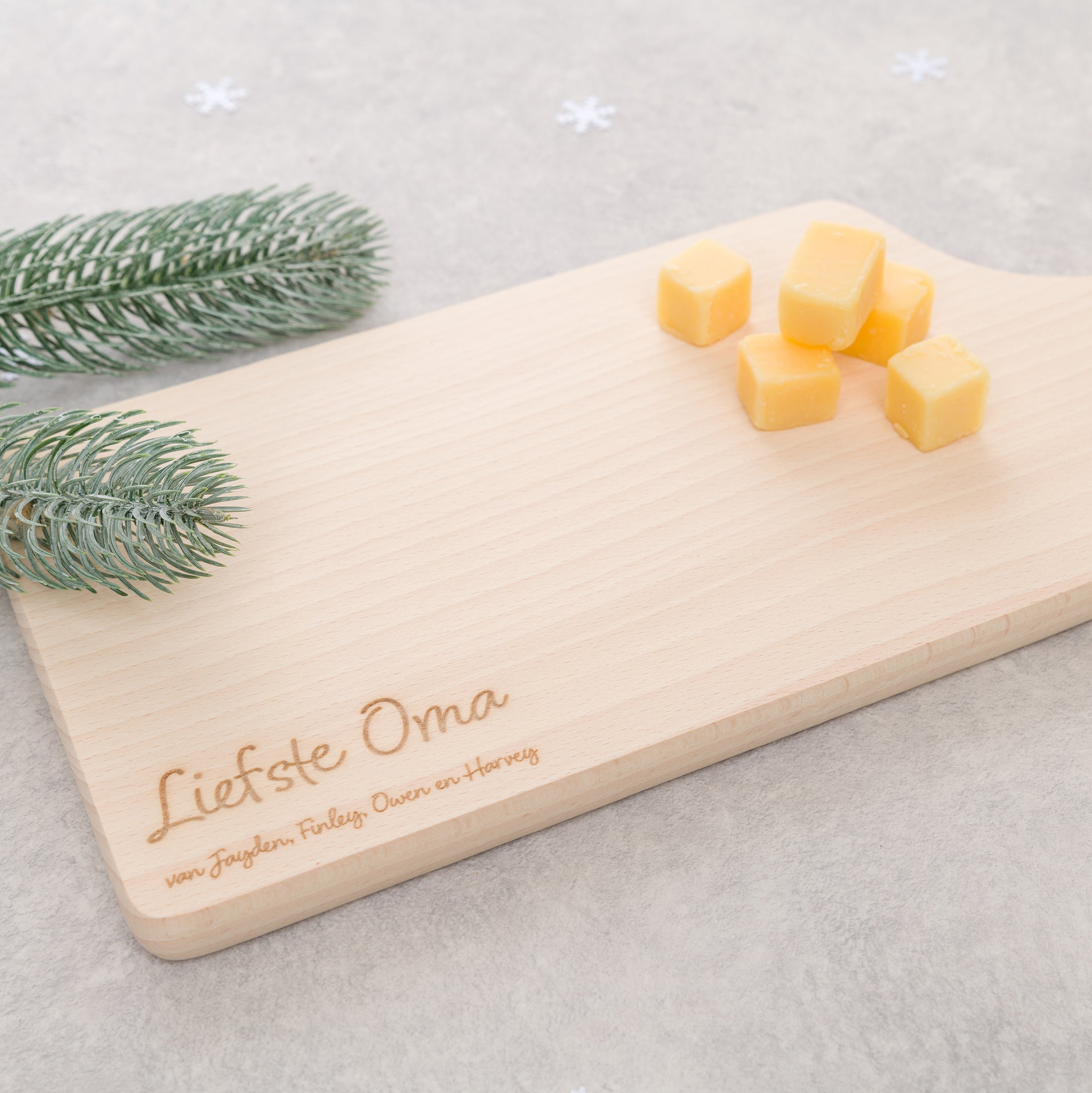 Houten snijplank met naam gegraveerd – tijdloos en gepersonaliseerd cadeau van Little Steps