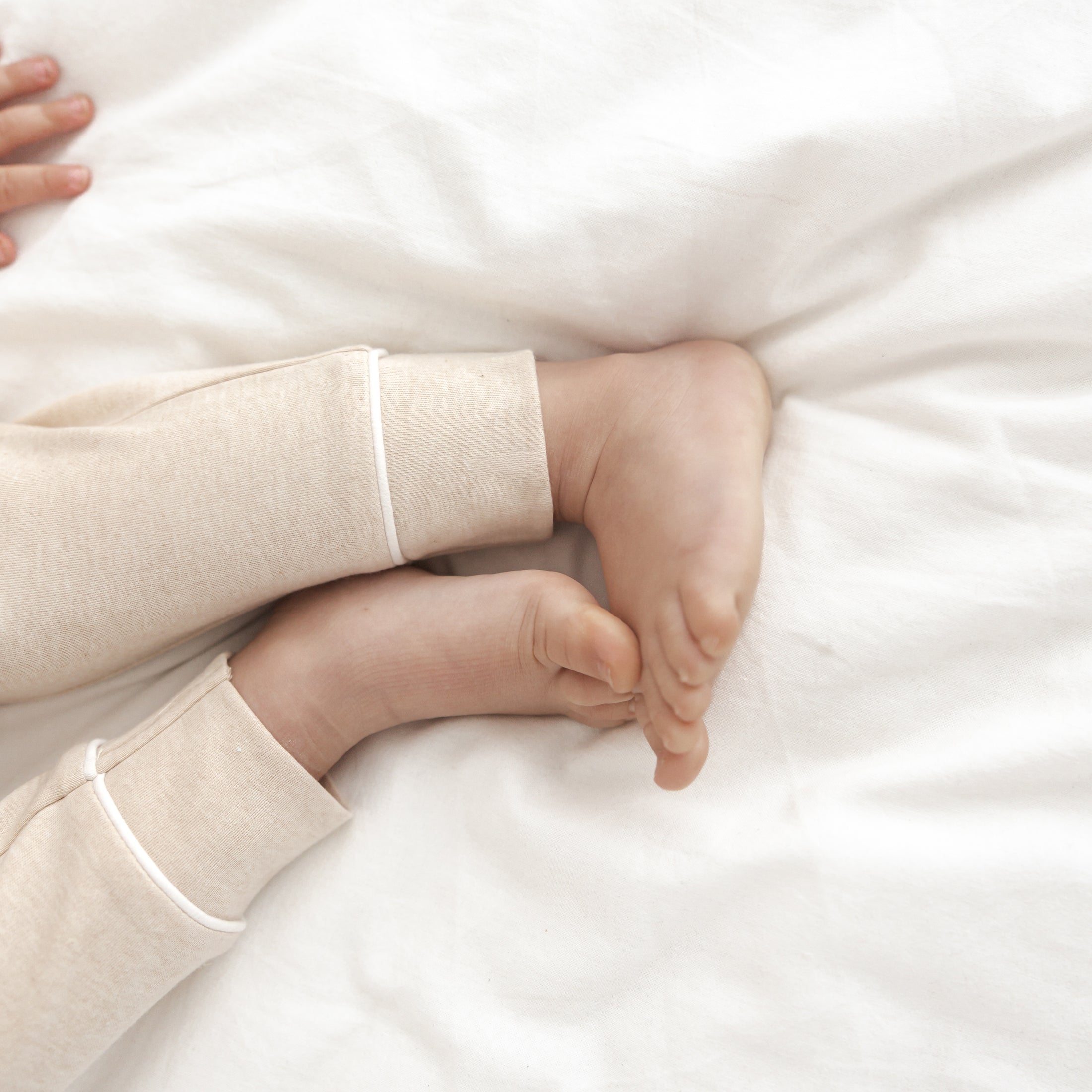 Detail van zacht boordje aan de enkels van Pyjama Lou – comfortabele pasvorm voor kinderen