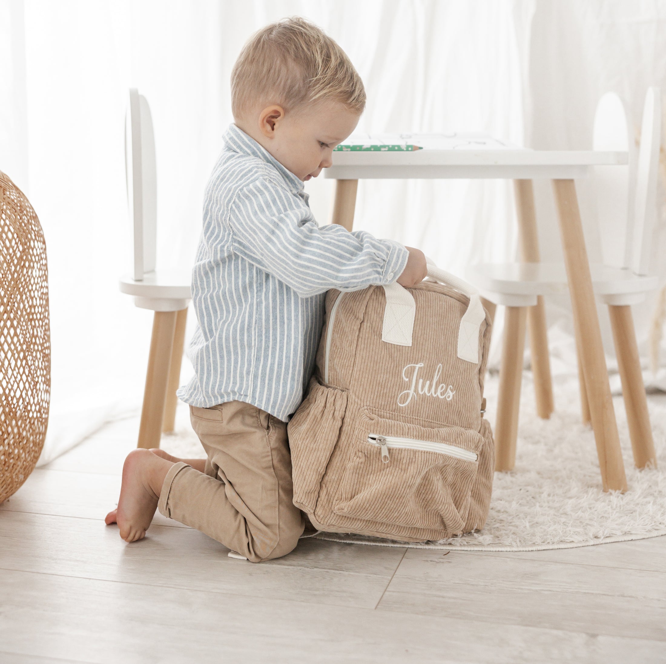 Rugzakje Charlie met naam geborduurd – zachte corduroy kinderrugzak van Little Steps