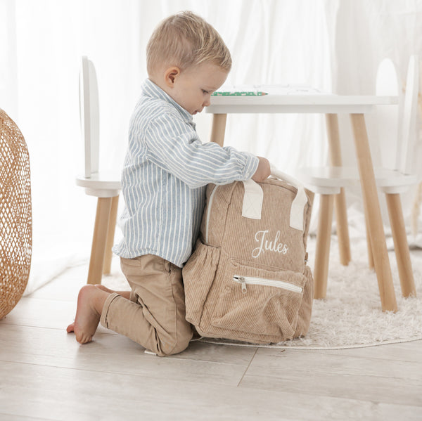 Rugzakje Charlie met naam geborduurd – zachte corduroy kinderrugzak van Little Steps