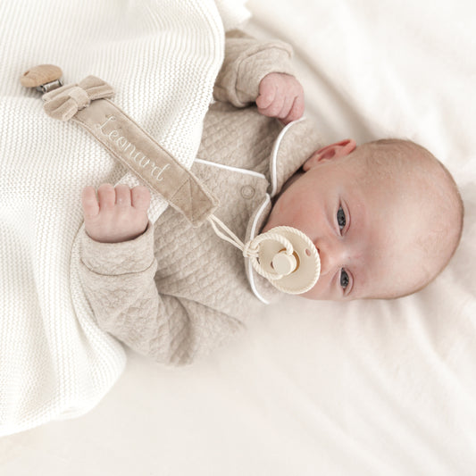 Speenlint Velvet met naam – zacht velvet speenkoord met strikje van Little Steps