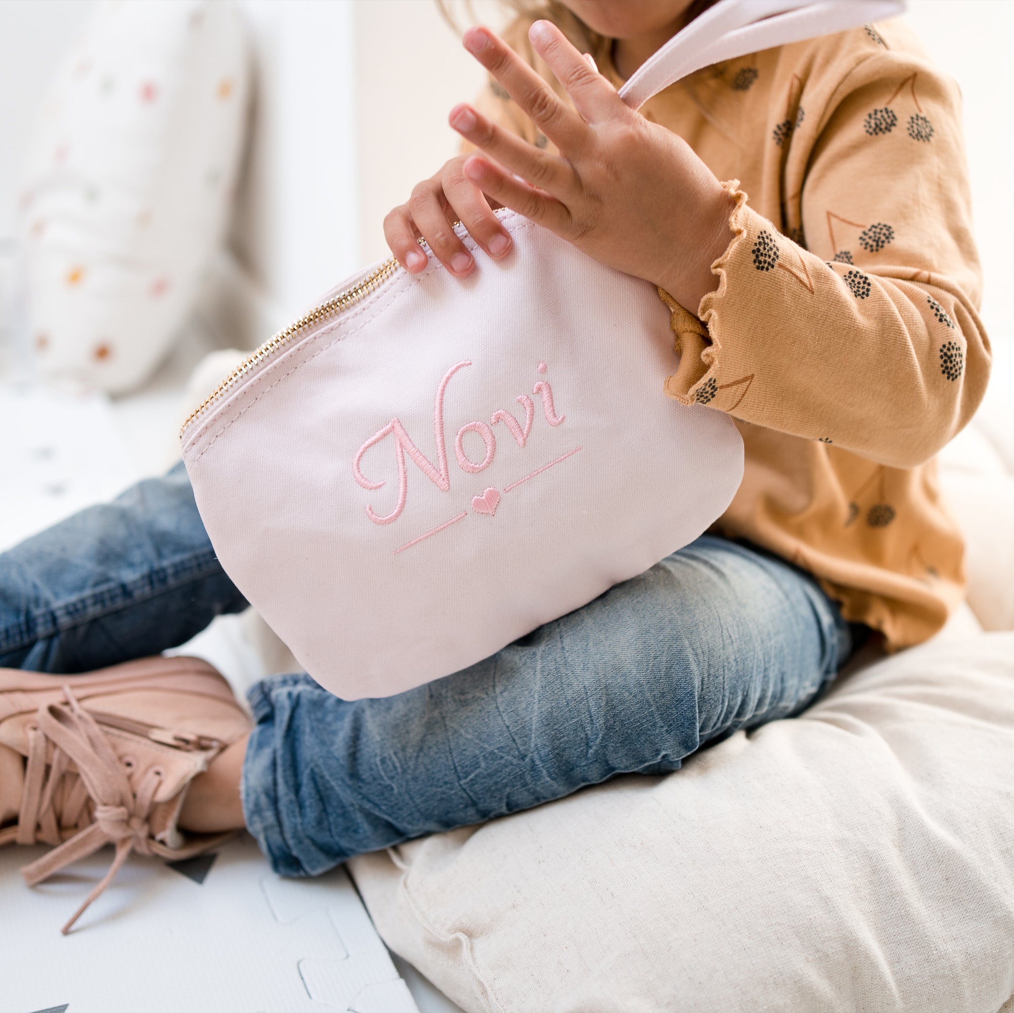 Toilettas Camiel met geborduurde naam – gepersonaliseerd toilettasje handgemaakt in België