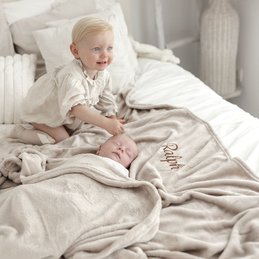 Deken Charlie met naam beige – Little Steps
